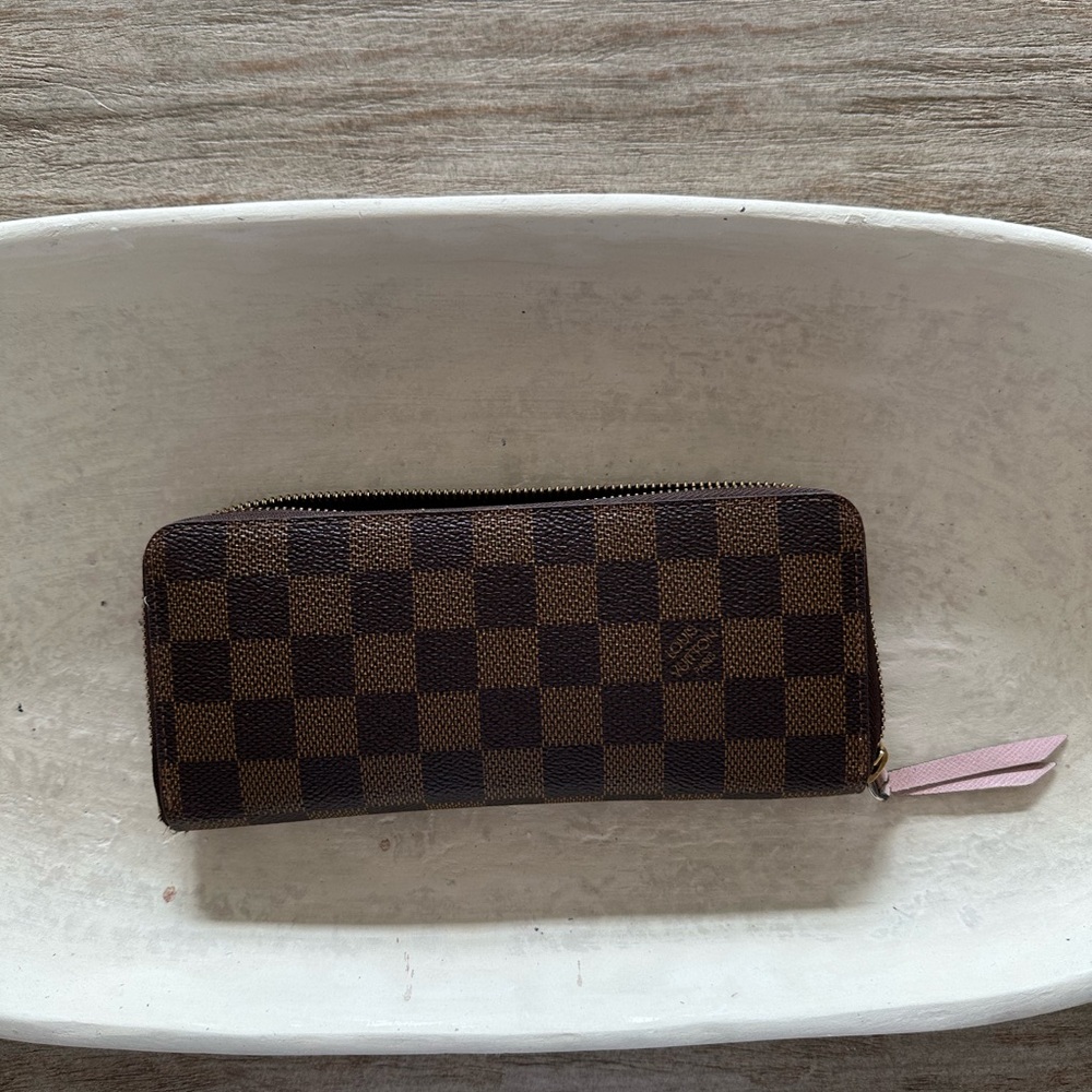 LOUIS VUITTON Zippy Wallet